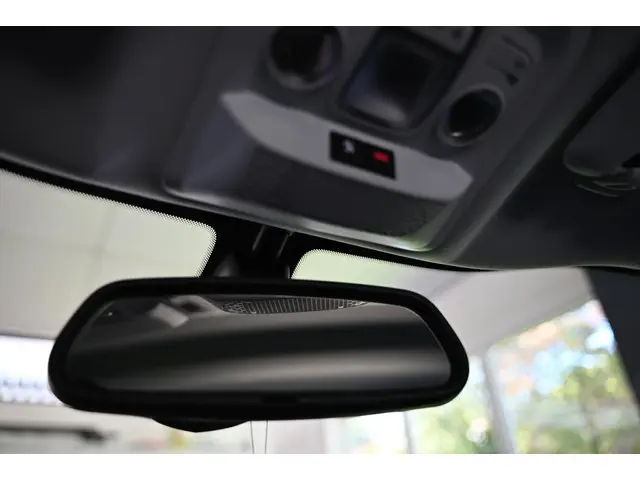 Peugeot 2008 1.2 PureTech Signature 2019 Benzine 29