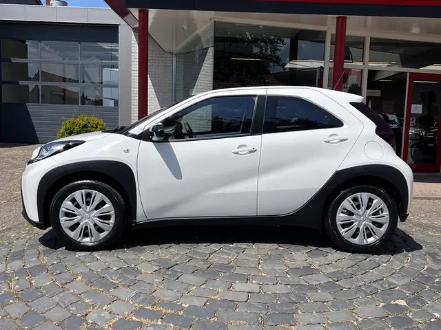 Toyota Aygo X 1.0 VVT-i MT Business 2024 Benzine 2