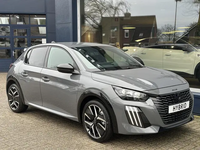 Peugeot 208 1.2 Hybrid 145 e-DCS6 GT 2025 Hybride Benzine 8