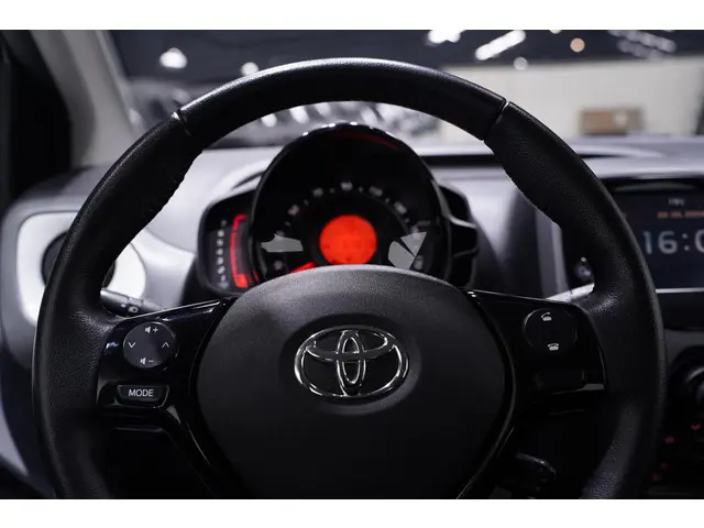 Toyota Aygo 1.0 VVT-i x-play 2020 Benzine 40