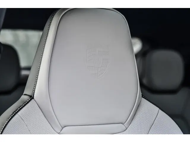 Porsche Cayenne Coupé 3.0 E-Hybrid 2025 Hybride Benzine 10