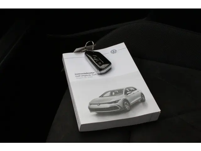 Volkswagen Golf 1.4 eHybrid Style 2024 Hybride Benzine 37