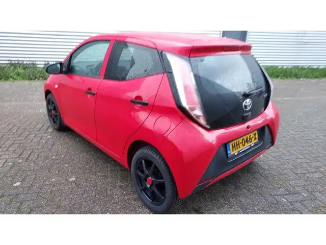Toyota Aygo 1.0 VVT-i x-now 2015 Benzine 6
