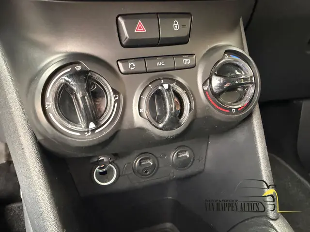 Peugeot 208 1.2 VTi Urban Soul 2013 Benzine 16