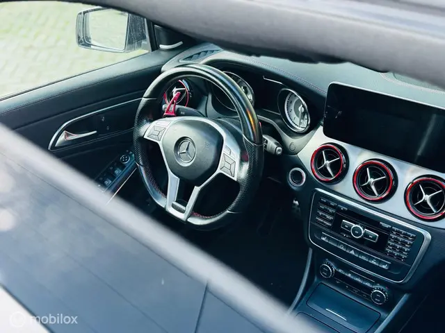 Mercedes-Benz CLA 250 Edition 1 2013 Benzine 24