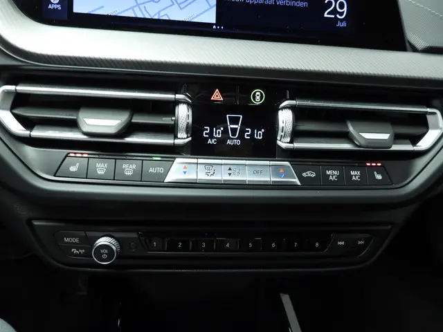 BMW 1 Serie 5-deurs 118i 2021 Benzine 14