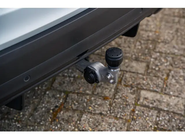 Mercedes-Benz GLC 300e 4MATIC 2022 Hybride Benzine 29