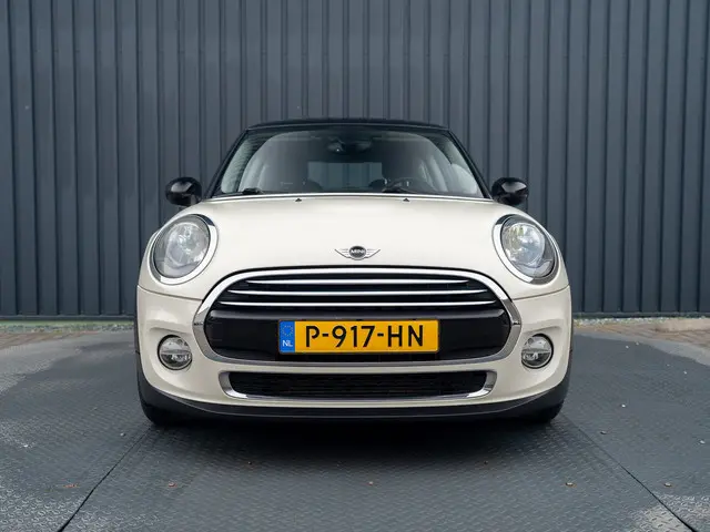 MINI Cooper Mini 1.5 Chili Serious Business 2016 Benzine 32