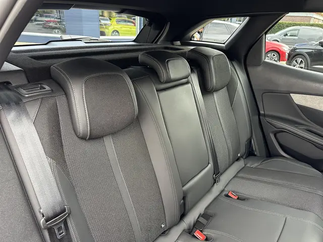 Peugeot 3008 1.6 HYbrid 225 GT 2023 Hybride Benzine 37