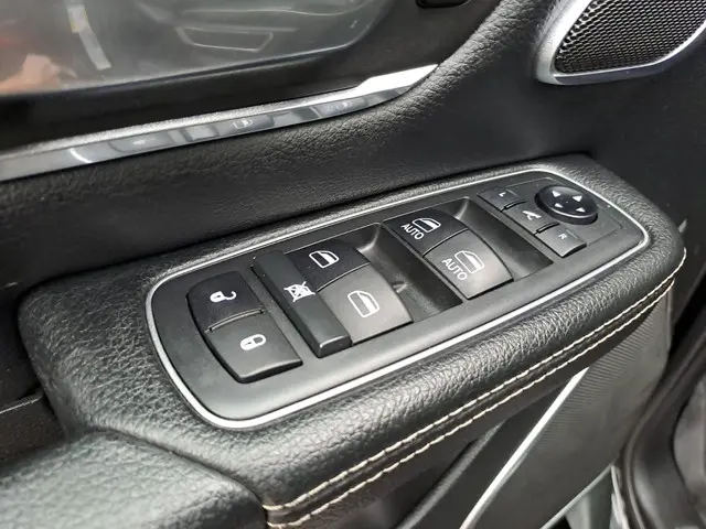 Dodge Ram 1500 5.7 V8 4x4 Crew Cab Laramie 2019 LPG/Gas 38