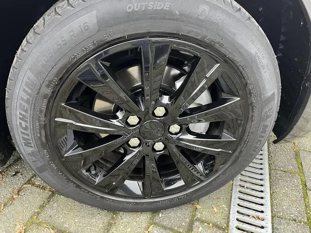 Peugeot 308 1.2 PureTech Allure 2019 Benzine 22