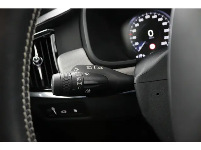 Volvo V90 2.0 T8 AWD R-Design 2021 Hybride Benzine 36