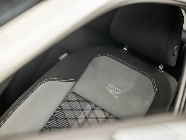 Volkswagen Taigo 1.0 TSI R-Line Sport 2023 Benzine 26