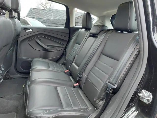 Ford C-MAX 2.0 Hybrid Titanium+ 2015 Hybride Benzine 16