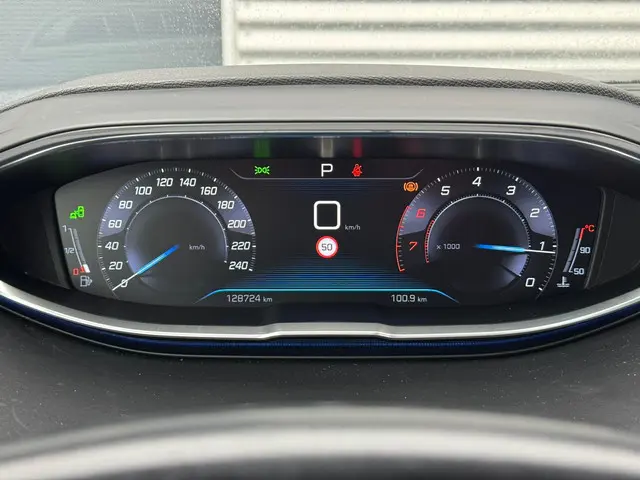 Peugeot 3008 1.2 PureTech Première 2018 Benzine 28