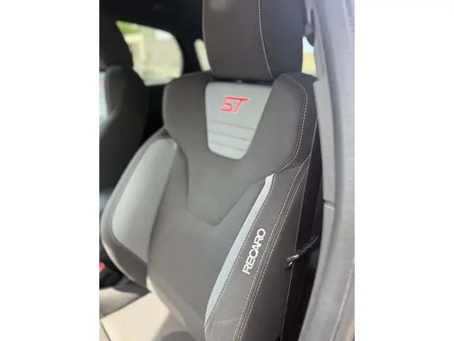 Ford Focus 2.0 EcoBoost ST-2 2013 Benzine 16