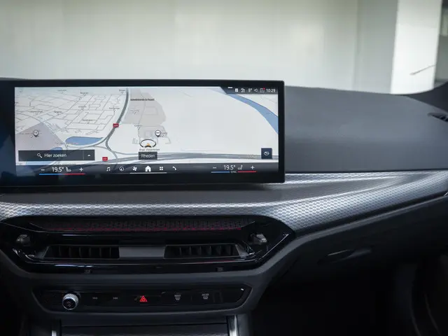 BMW 3 Serie Touring 320i 2025 Benzine 11