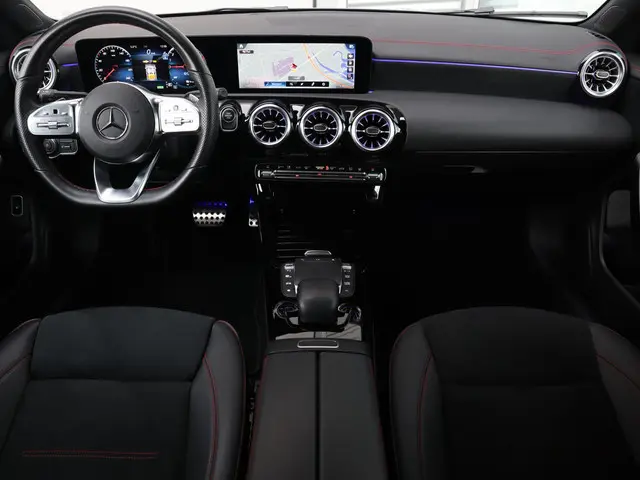 Mercedes-Benz CLA 250 e AMG Line 2023 Hybride Benzine 12