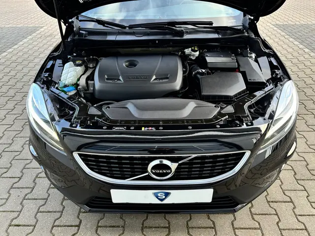 Volvo V40 2.0 T4 R-Design 2018 Benzine 19