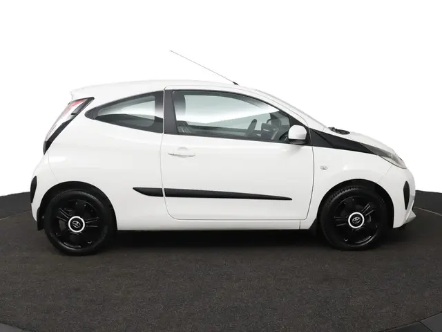 Toyota Aygo 1.0 VVT-i x-play 2014 Benzine 12