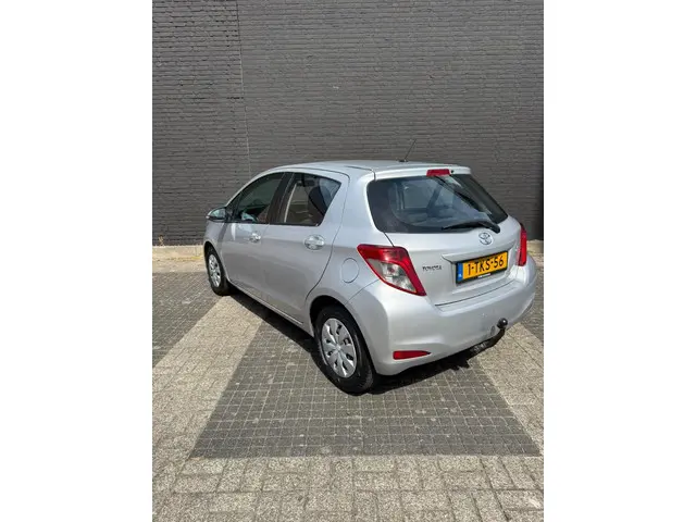 Toyota Yaris 1.0 Vvt-i 5-DRS 2014 Grijs 2014 Benzine 6