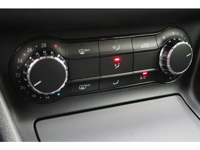 Mercedes-Benz GLA 180 Ambition Automaat 2015 Benzine 44