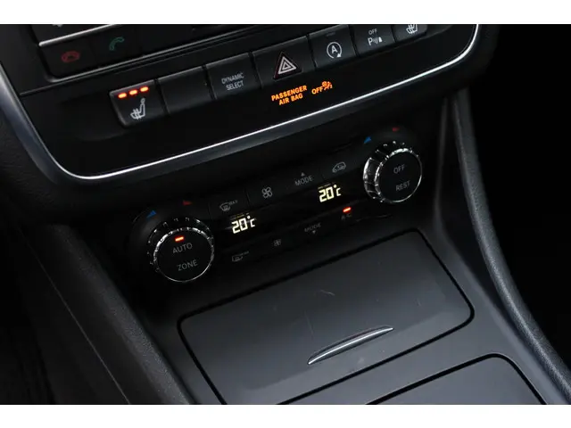 Mercedes-Benz GLA 200 2015 Benzine 16