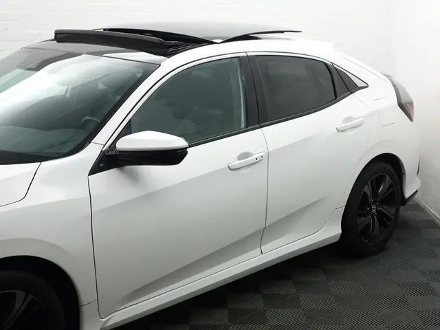 Honda Civic 1.0 i-VTEC Executive Aut- 2018 Benzine 32
