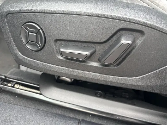 Audi Q3 45 TFSI e S edition 2022 Hybride Benzine 12