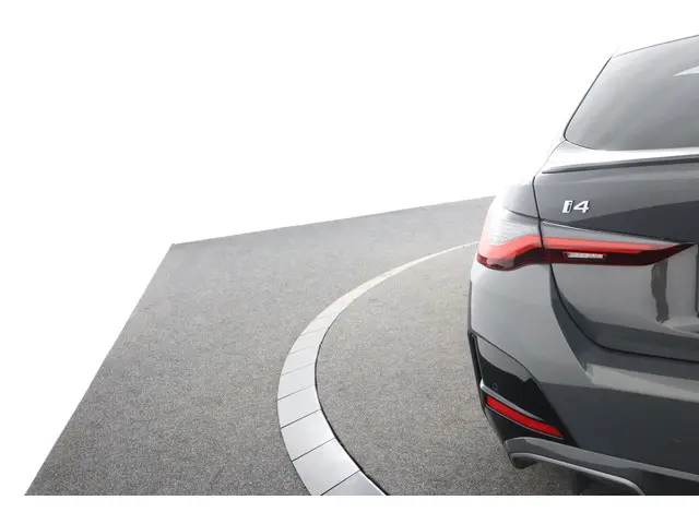 BMW i4 eDrive40 High Executive 84 kWh 2022 Elektrisch 41