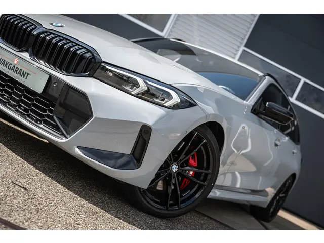 BMW 3 Serie Touring 320i High Executive 2023 Benzine 20