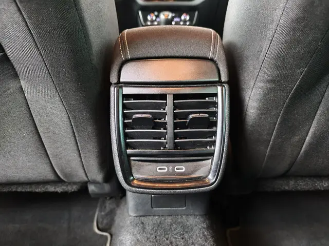 Škoda Kamiq 1.0 TSI Business Edition 2025 Benzine 37