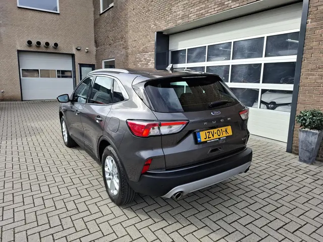 Ford Kuga 2.5 PHEV Titanium 2022 Hybride Benzine 32