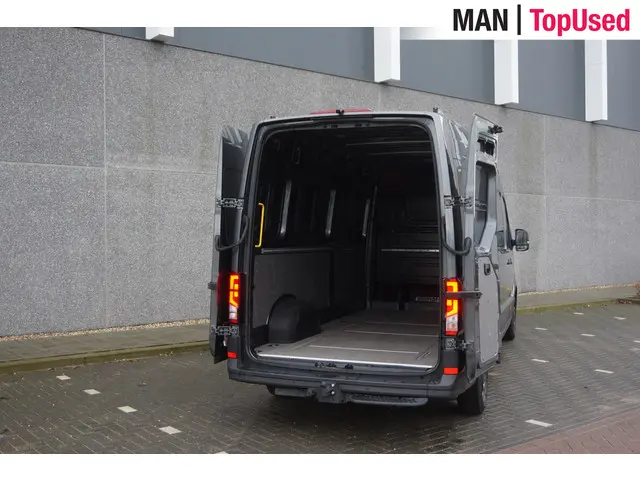 Volkswagen Crafter 35 2.0 TDI L4H3 Highline 2022 Diesel 31