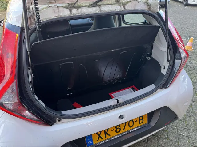 Toyota Aygo 1.0 VVT-i X-Fun, Bluetooth 2019 Benzine 17