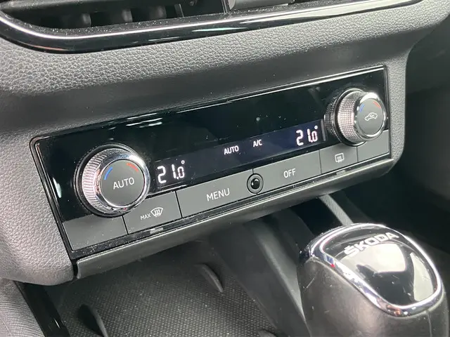 Škoda Kamiq 1.0 TSI Sport Business 2021 Benzine 38