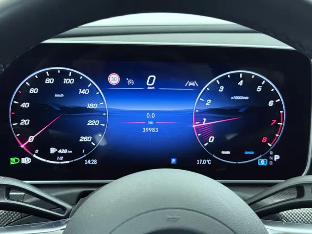 Mercedes-Benz C-Klasse 180 AMG Line 2024 Benzine 25