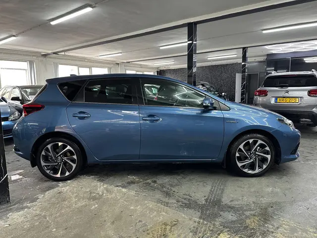Toyota Auris 1.8 Hybrid Executive 2016 Hybride Benzine 4