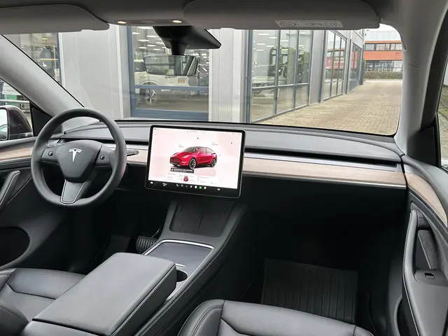 Tesla Model Y Long Range AWD 75 kWh 2023 Elektrisch 25