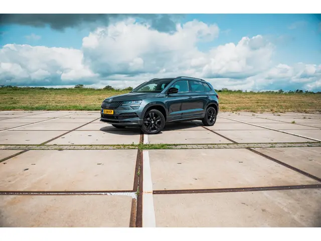 Škoda Karoq 1.5 TSI 150PK DSG Sportline 2021 Benzine 45