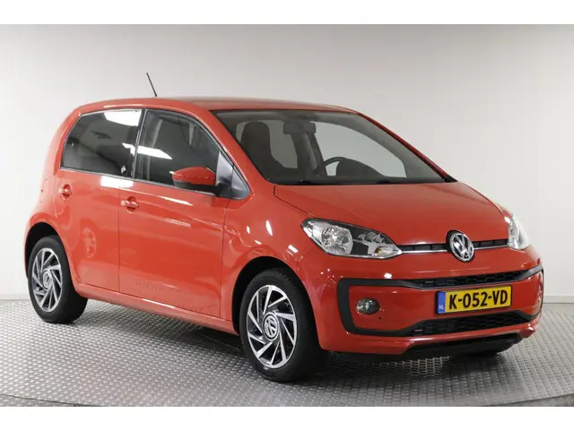 Volkswagen up! 1.0 BMT high up! 2017 Benzine 24