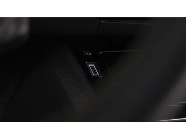 Peugeot 2008 PureTech 130 EAT8 GT 2024 Benzine 48