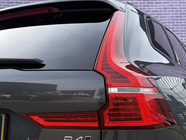 Volvo XC60 B4 D AWD Plus Dark 2023 Diesel 10