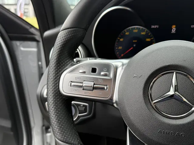 Mercedes-Benz C-Klasse 180 AMG 2018 Benzine 21
