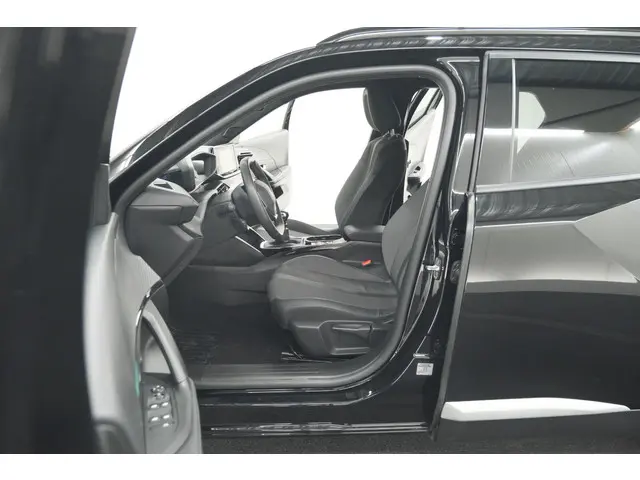 Peugeot 2008 PureTech 130 Allure Pack 2023 Benzine 24