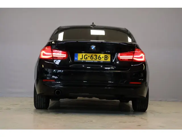 BMW 3 Serie 318i Essential | Automaat|Leder| 2016 Benzine 11