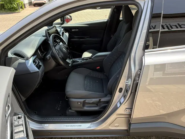 Toyota C-HR 1.8 Hybrid Business Plus 2020 Hybride Benzine 8