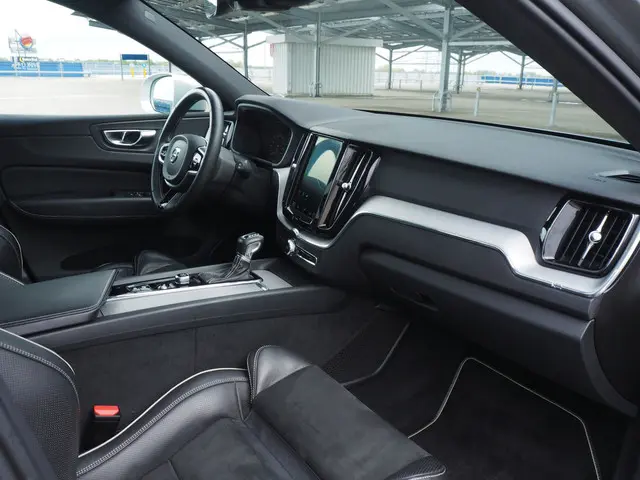 Volvo XC60 2.0 D4 R-Design 2019 Diesel 13