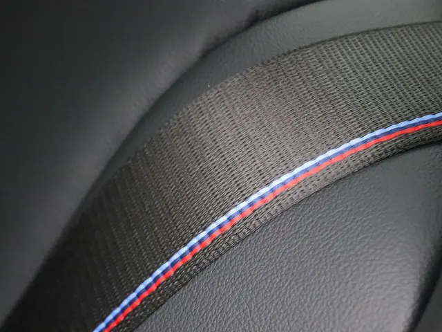 BMW 3 Serie Sedan 330e 2023 Hybride Benzine 30