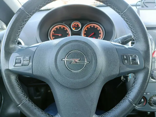 Opel Corsa 1.4-16V CRUS CONT/NAP/NAVI/TREKHAK 2012 Benzine 23